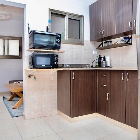 Homey Apartment Near The Beach Hadera Exterior foto